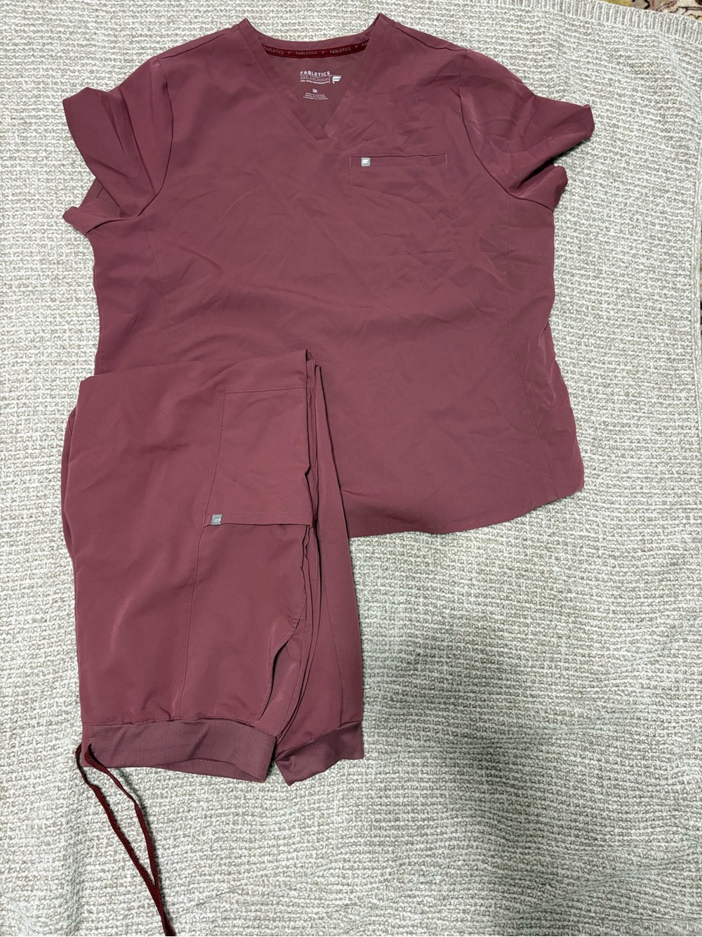 Fabletics Women's Scrub Set Mauve size 3x 1 pocket top 3x tall jogger bottom
